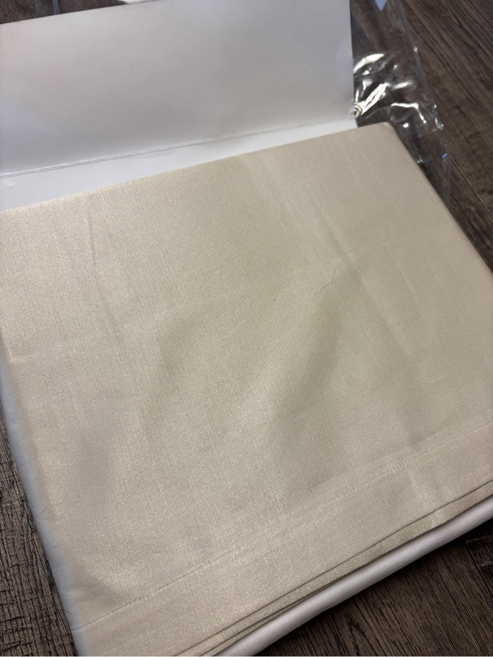 Hotel Collection LUSTER Cal-King Bedskirt 16" Drop Beige Cream NWT Silk Blend - Picture 5 of 6